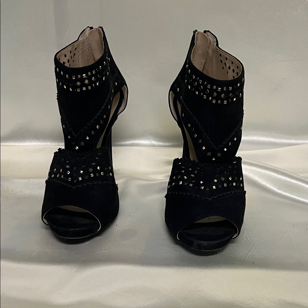 Jennifer Lopez Black Peep-Toe Heels